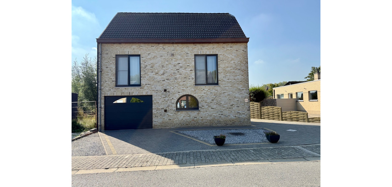 UITERST RUSTIG EN RESIDENTIEEL HOB MET 4 SLAAPKAMERS, GARAGE EN PRACHTIGE TUIN