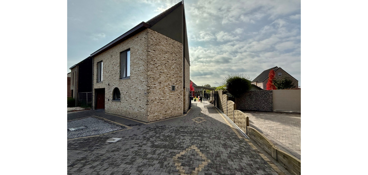 UITERST RUSTIG EN RESIDENTIEEL HOB MET 4 SLAAPKAMERS, GARAGE EN PRACHTIGE TUIN