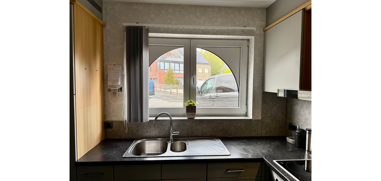 UITERST RUSTIG EN RESIDENTIEEL HOB MET 4 SLAAPKAMERS, GARAGE EN PRACHTIGE TUIN