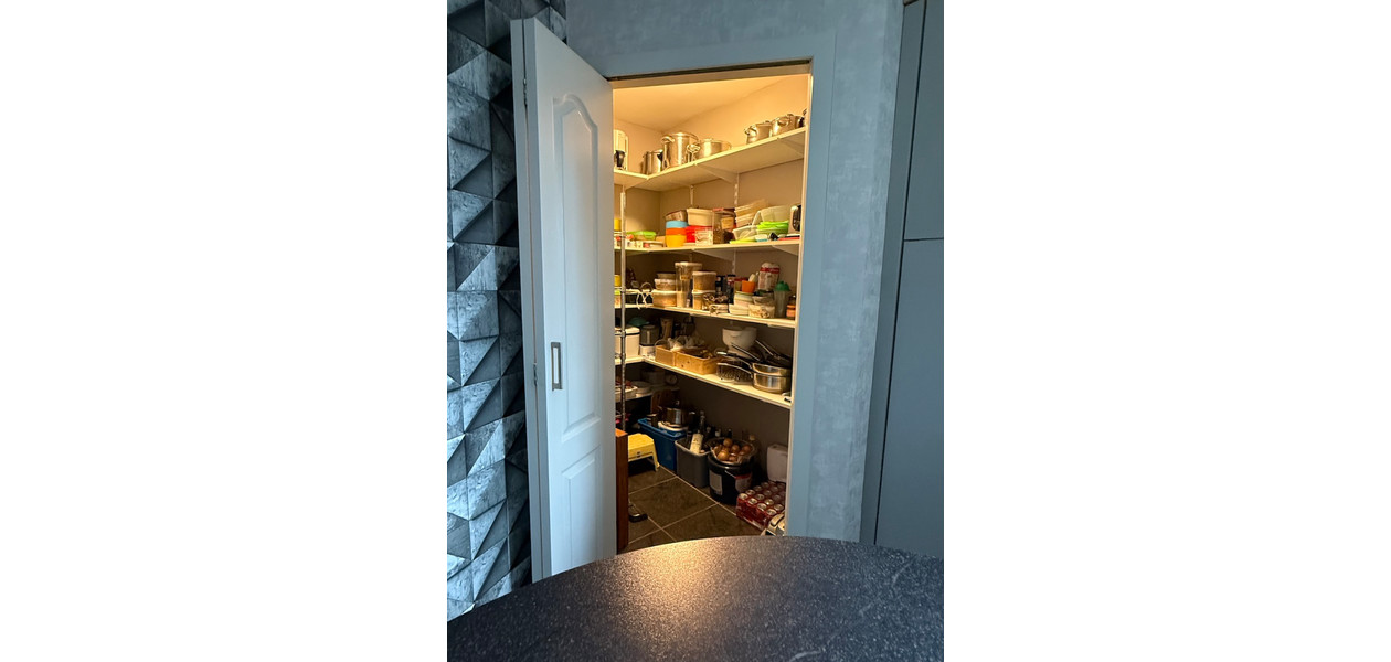 UITERST RUSTIG EN RESIDENTIEEL HOB MET 4 SLAAPKAMERS, GARAGE EN PRACHTIGE TUIN