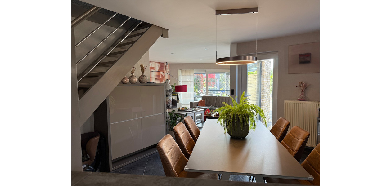 UITERST RUSTIG EN RESIDENTIEEL HOB MET 4 SLAAPKAMERS, GARAGE EN PRACHTIGE TUIN