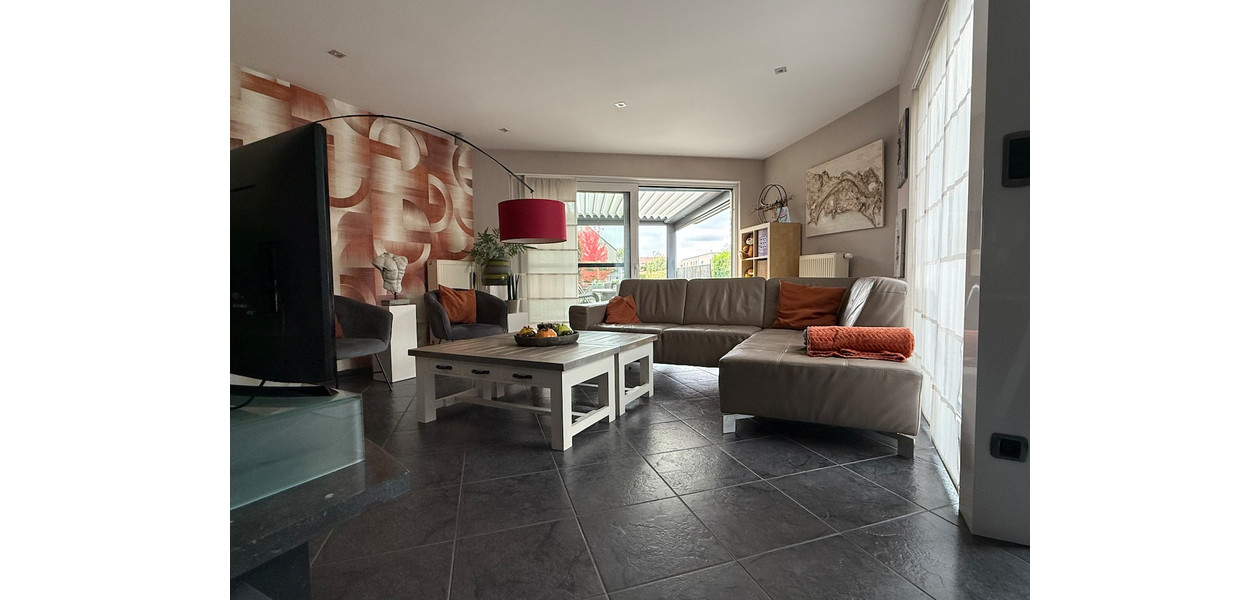 UITERST RUSTIG EN RESIDENTIEEL HOB MET 4 SLAAPKAMERS, GARAGE EN PRACHTIGE TUIN