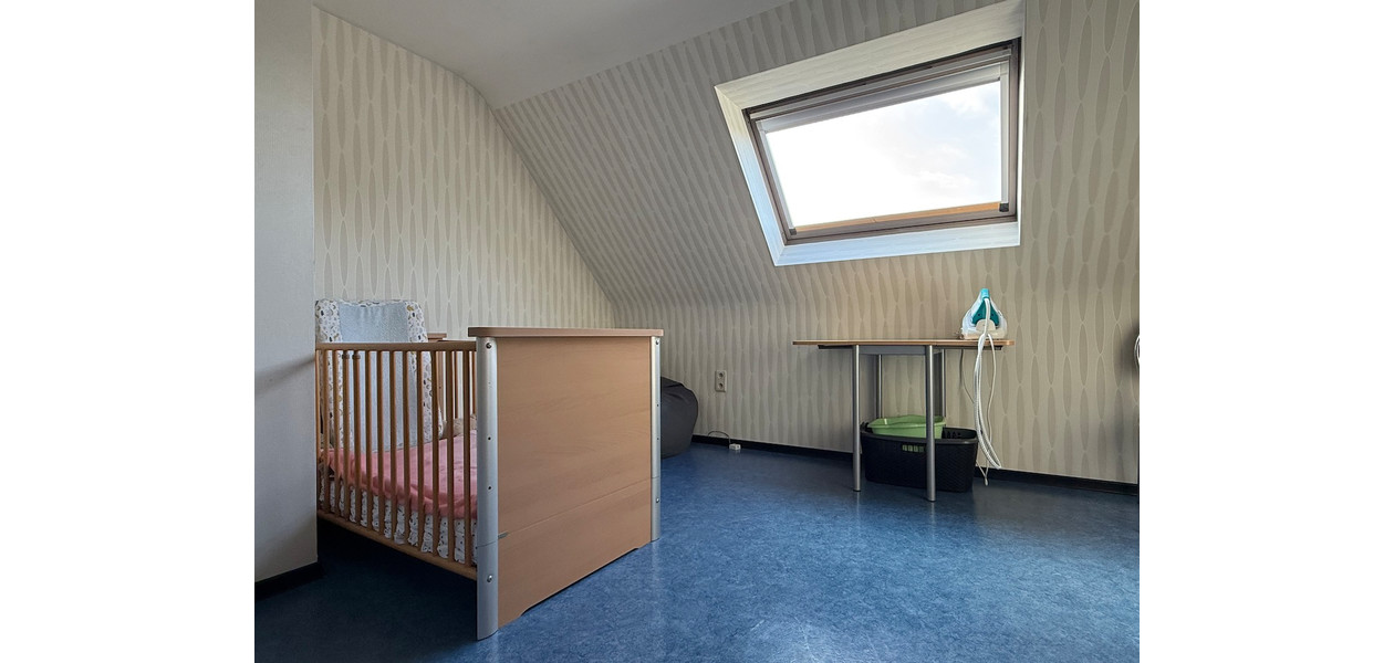 UITERST RUSTIG EN RESIDENTIEEL HOB MET 4 SLAAPKAMERS, GARAGE EN PRACHTIGE TUIN