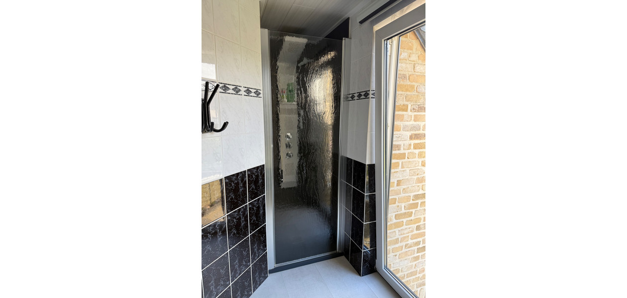 UITERST RUSTIG EN RESIDENTIEEL HOB MET 4 SLAAPKAMERS, GARAGE EN PRACHTIGE TUIN