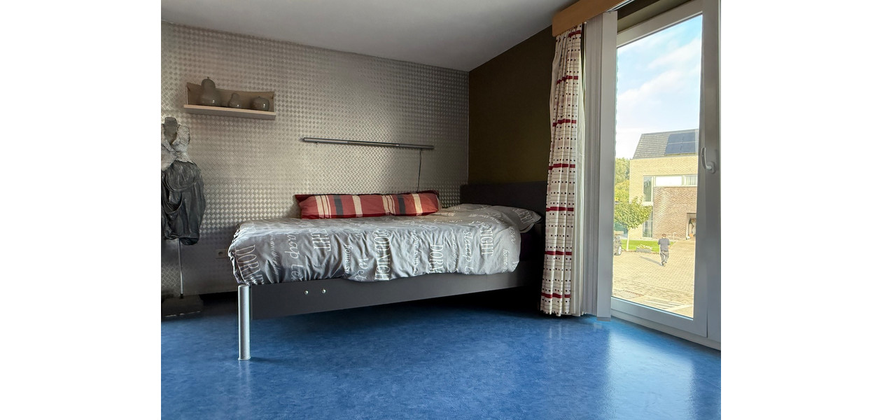 UITERST RUSTIG EN RESIDENTIEEL HOB MET 4 SLAAPKAMERS, GARAGE EN PRACHTIGE TUIN