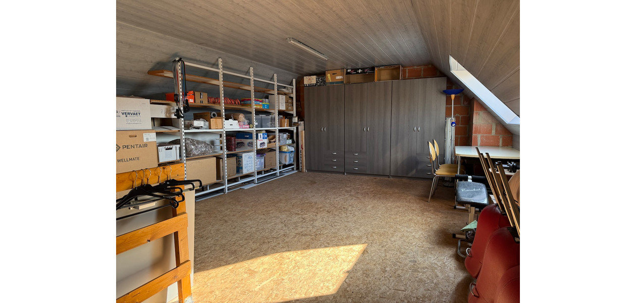 UITERST RUSTIG EN RESIDENTIEEL HOB MET 4 SLAAPKAMERS, GARAGE EN PRACHTIGE TUIN