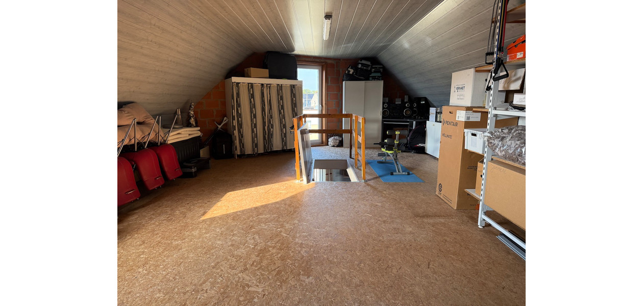 UITERST RUSTIG EN RESIDENTIEEL HOB MET 4 SLAAPKAMERS, GARAGE EN PRACHTIGE TUIN