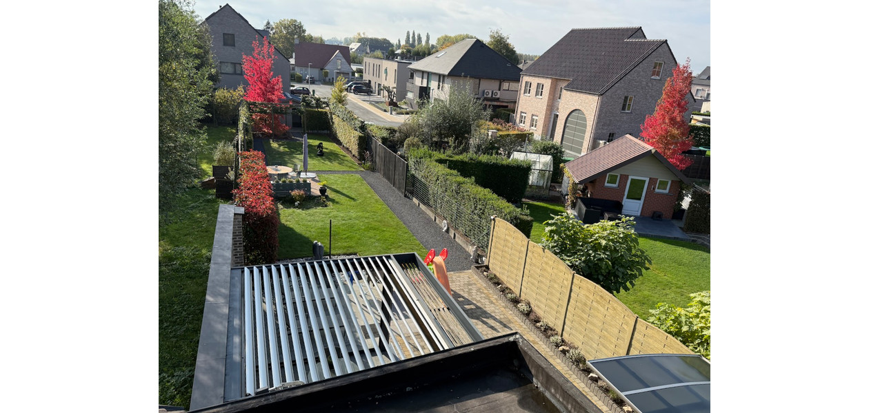 UITERST RUSTIG EN RESIDENTIEEL HOB MET 4 SLAAPKAMERS, GARAGE EN PRACHTIGE TUIN