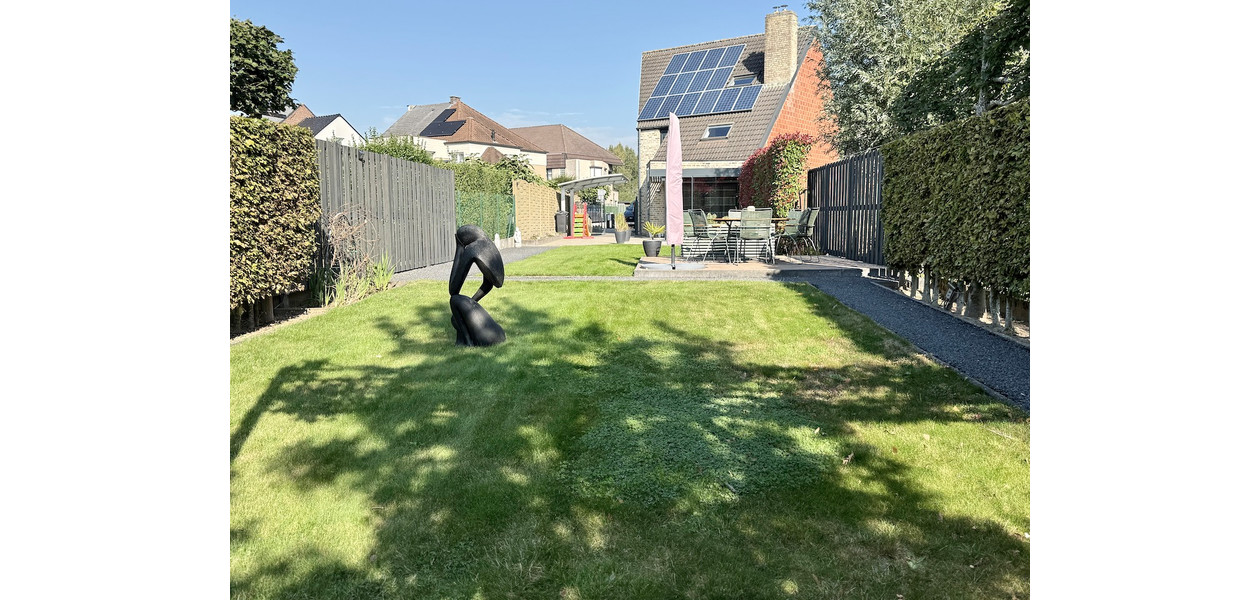 UITERST RUSTIG EN RESIDENTIEEL HOB MET 4 SLAAPKAMERS, GARAGE EN PRACHTIGE TUIN