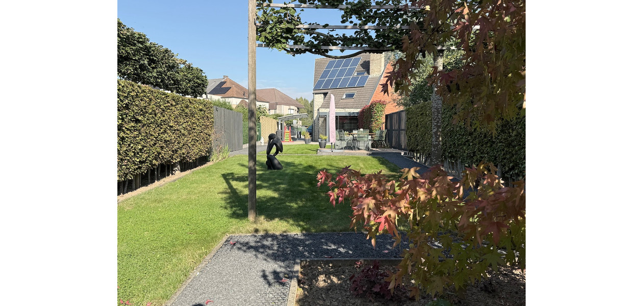 UITERST RUSTIG EN RESIDENTIEEL HOB MET 4 SLAAPKAMERS, GARAGE EN PRACHTIGE TUIN