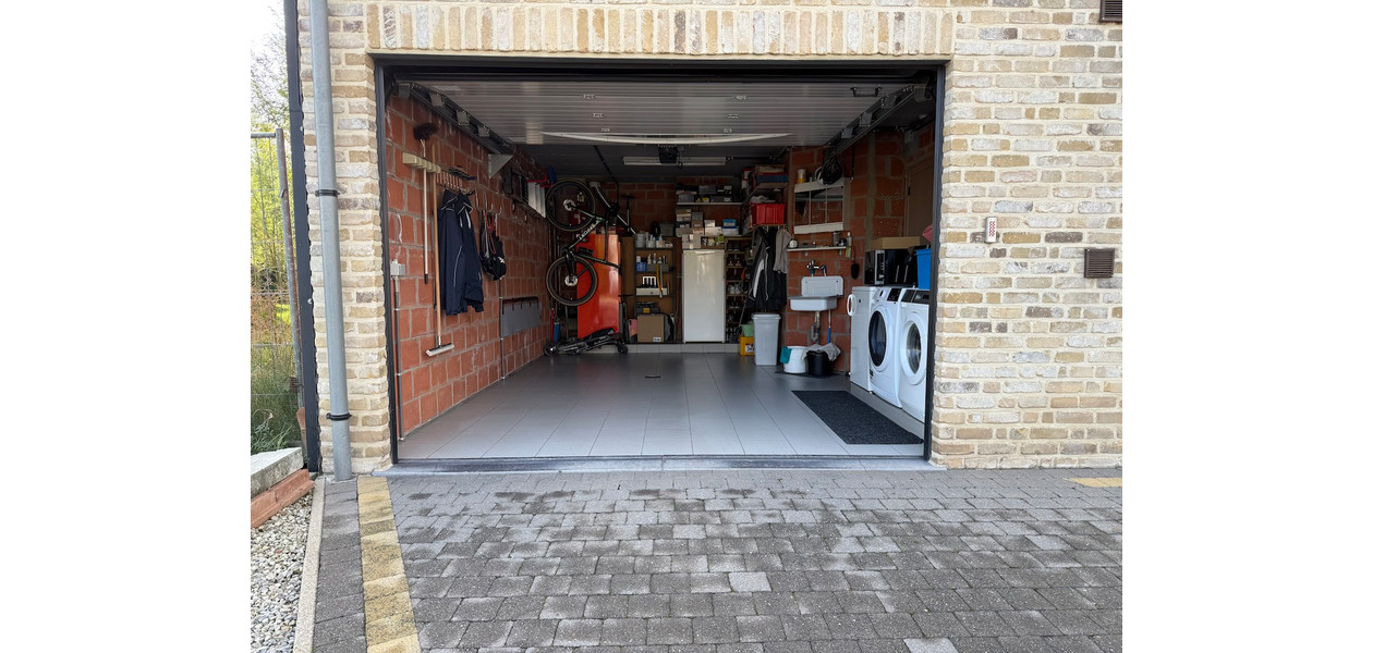 UITERST RUSTIG EN RESIDENTIEEL HOB MET 4 SLAAPKAMERS, GARAGE EN PRACHTIGE TUIN