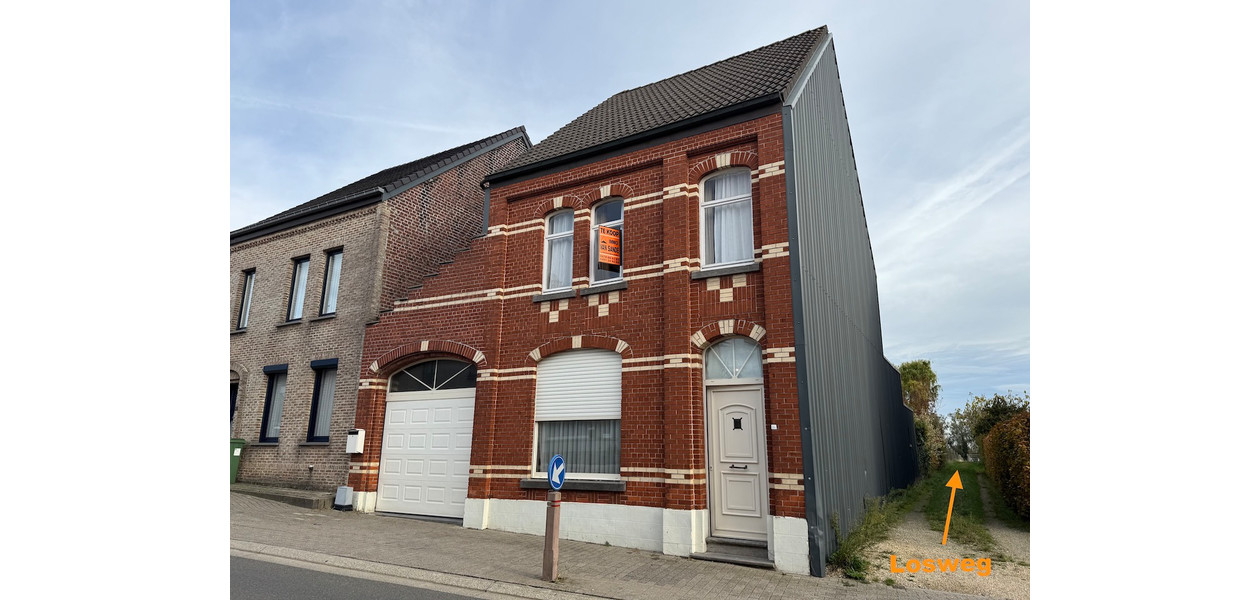 RUIME TE RENOVEREN STIJLVOLLE WONING MET IMMENSE TUIN, GARAGE