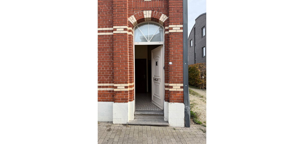 RUIME TE RENOVEREN STIJLVOLLE WONING MET IMMENSE TUIN, GARAGE