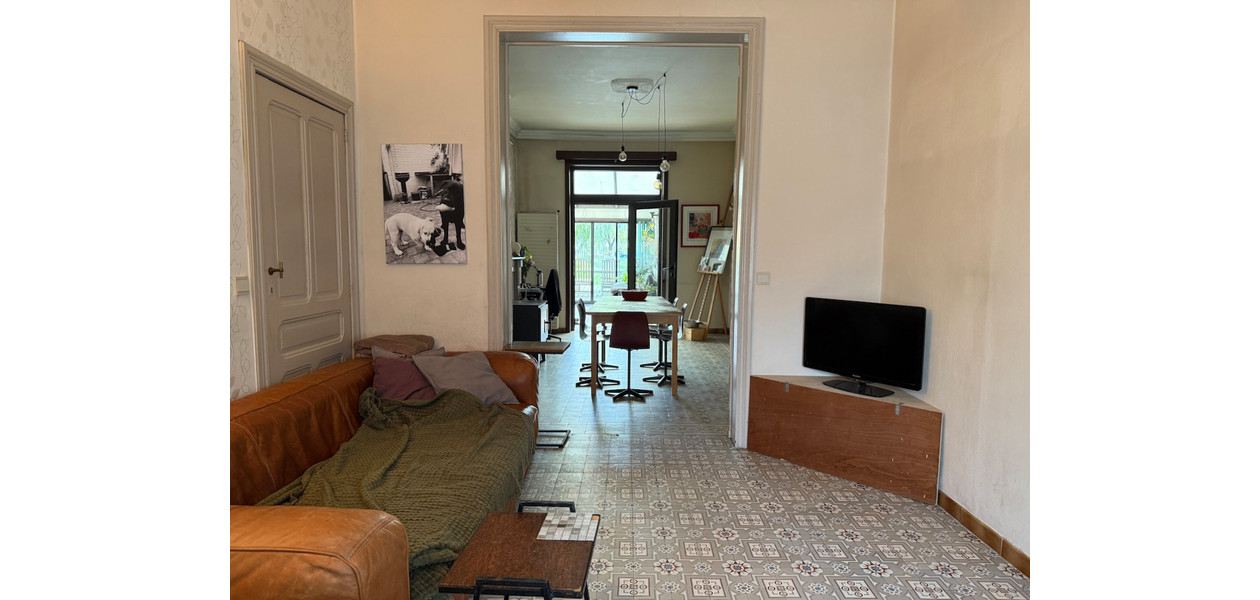 RUIME TE RENOVEREN STIJLVOLLE WONING MET IMMENSE TUIN, GARAGE