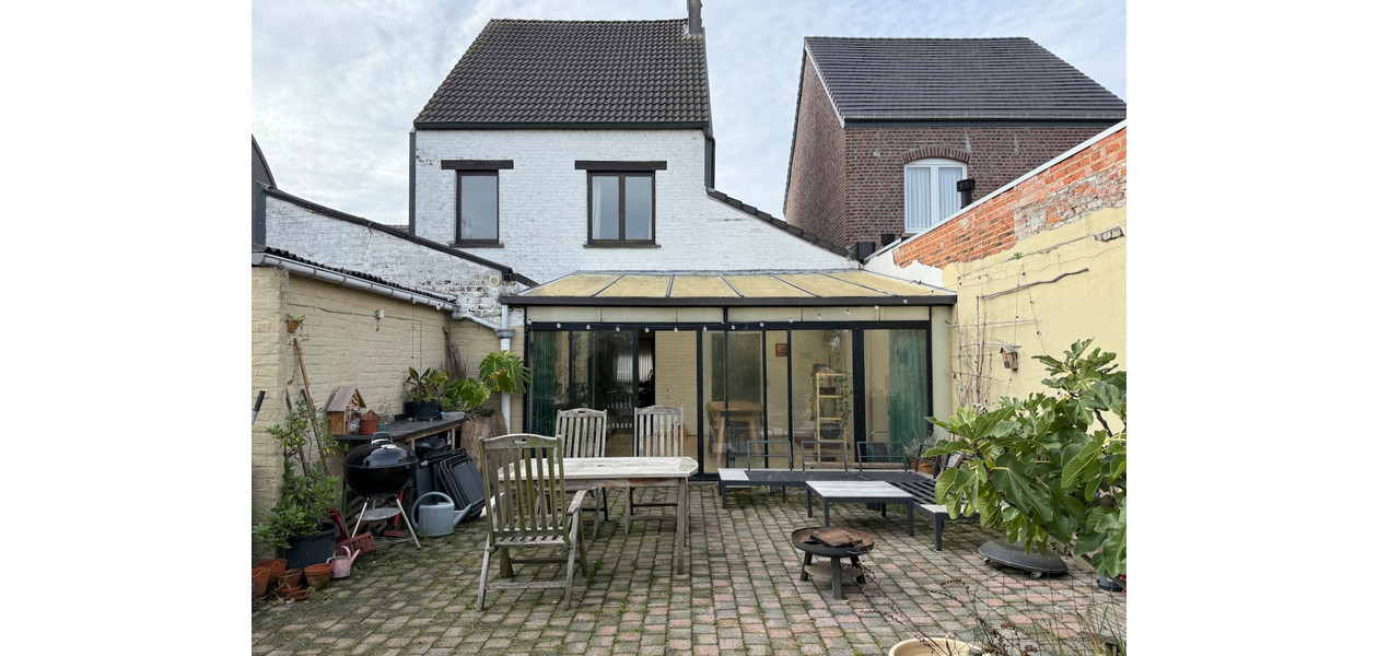 RUIME TE RENOVEREN STIJLVOLLE WONING MET IMMENSE TUIN, GARAGE