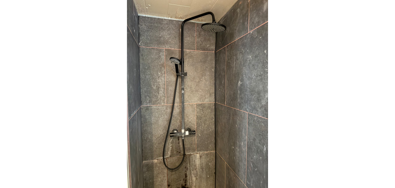 RUIME TE RENOVEREN STIJLVOLLE WONING MET IMMENSE TUIN, GARAGE