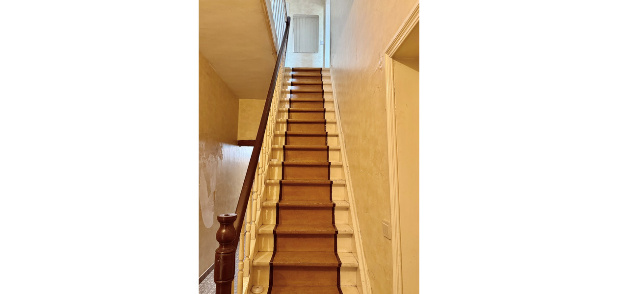 RUIME TE RENOVEREN STIJLVOLLE WONING MET IMMENSE TUIN, GARAGE