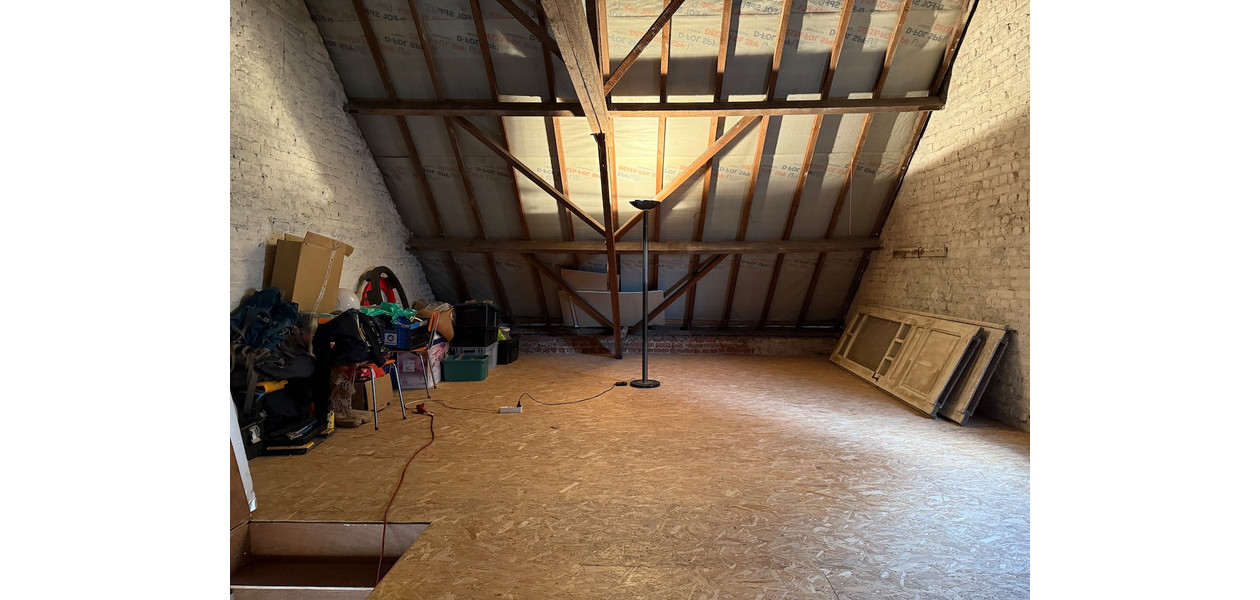 RUIME TE RENOVEREN STIJLVOLLE WONING MET IMMENSE TUIN, GARAGE