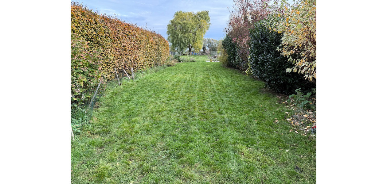 RUIME TE RENOVEREN STIJLVOLLE WONING MET IMMENSE TUIN, GARAGE