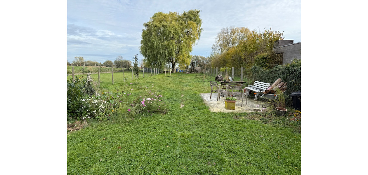 RUIME TE RENOVEREN STIJLVOLLE WONING MET IMMENSE TUIN, GARAGE