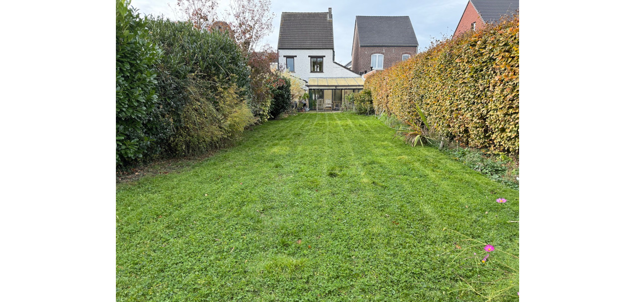 RUIME TE RENOVEREN STIJLVOLLE WONING MET IMMENSE TUIN, GARAGE