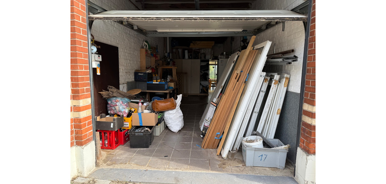 RUIME TE RENOVEREN STIJLVOLLE WONING MET IMMENSE TUIN, GARAGE