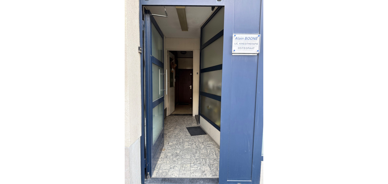 MAISON TRÈS SPACIEUSE EN CENTRE-VILLE. JARDIN ET GARAGE