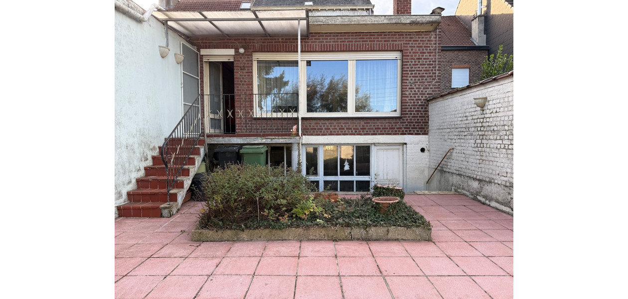 MAISON TRÈS SPACIEUSE EN CENTRE-VILLE. JARDIN ET GARAGE