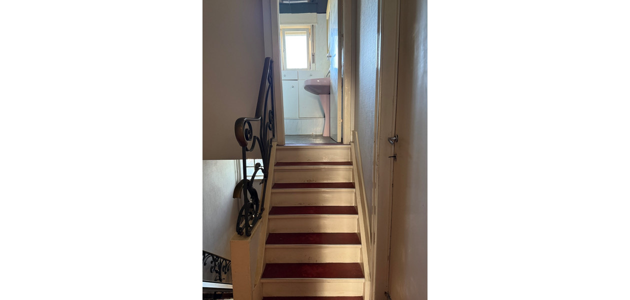 MAISON TRÈS SPACIEUSE EN CENTRE-VILLE. JARDIN ET GARAGE