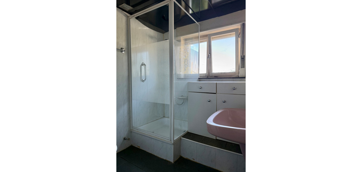 MAISON TRÈS SPACIEUSE EN CENTRE-VILLE. JARDIN ET GARAGE