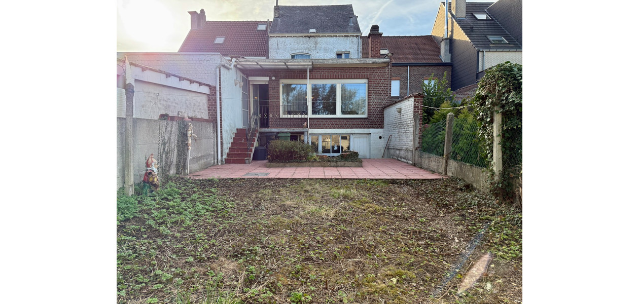 MAISON TRÈS SPACIEUSE EN CENTRE-VILLE. JARDIN ET GARAGE