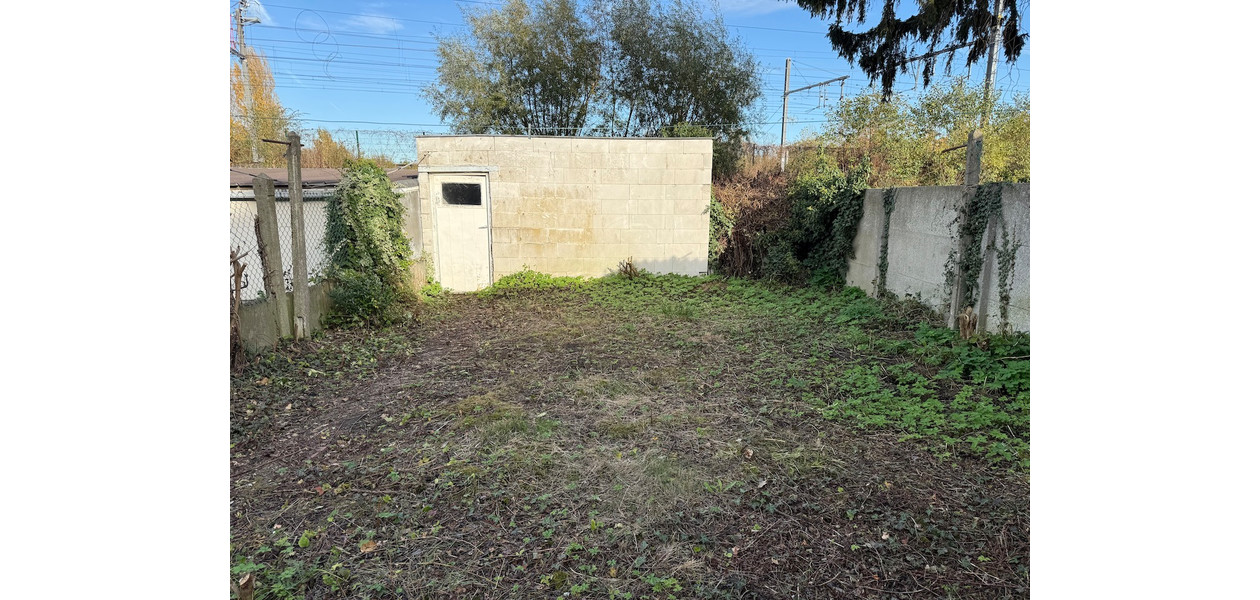 MAISON TRÈS SPACIEUSE EN CENTRE-VILLE. JARDIN ET GARAGE
