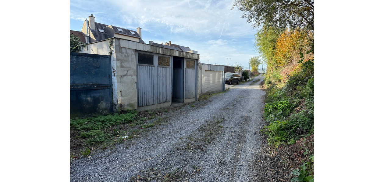 MAISON TRÈS SPACIEUSE EN CENTRE-VILLE. JARDIN ET GARAGE