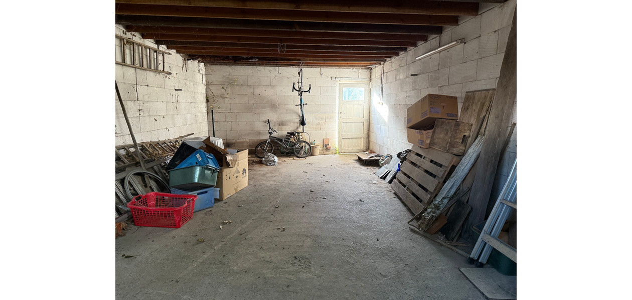 MAISON TRÈS SPACIEUSE EN CENTRE-VILLE. JARDIN ET GARAGE