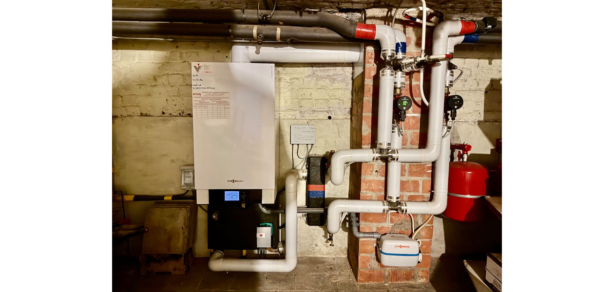 MAISON TRÈS SPACIEUSE EN CENTRE-VILLE. JARDIN ET GARAGE