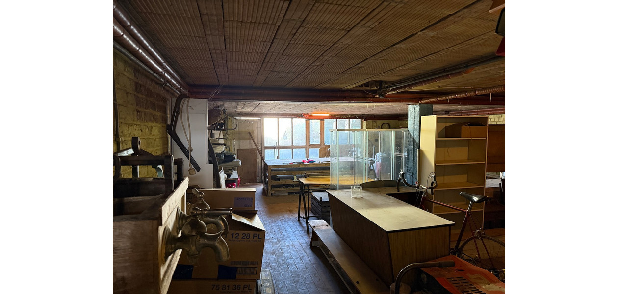 MAISON TRÈS SPACIEUSE EN CENTRE-VILLE. JARDIN ET GARAGE