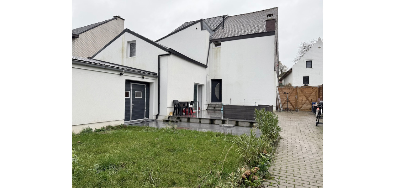 MAISON FAMILIALE SPACIEUSE ENTIÈREMENT RÉNOVÉE