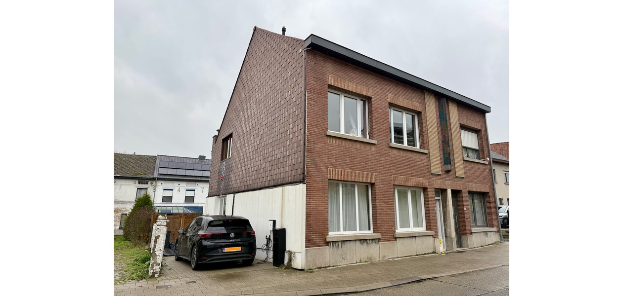 MAISON FAMILIALE SPACIEUSE ENTIÈREMENT RÉNOVÉE