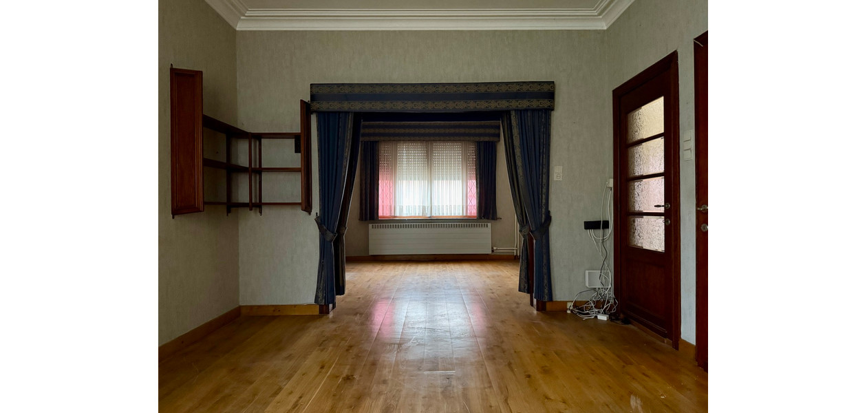 RUIME TE RENOVEREN GEZINSWONING MET TUIN