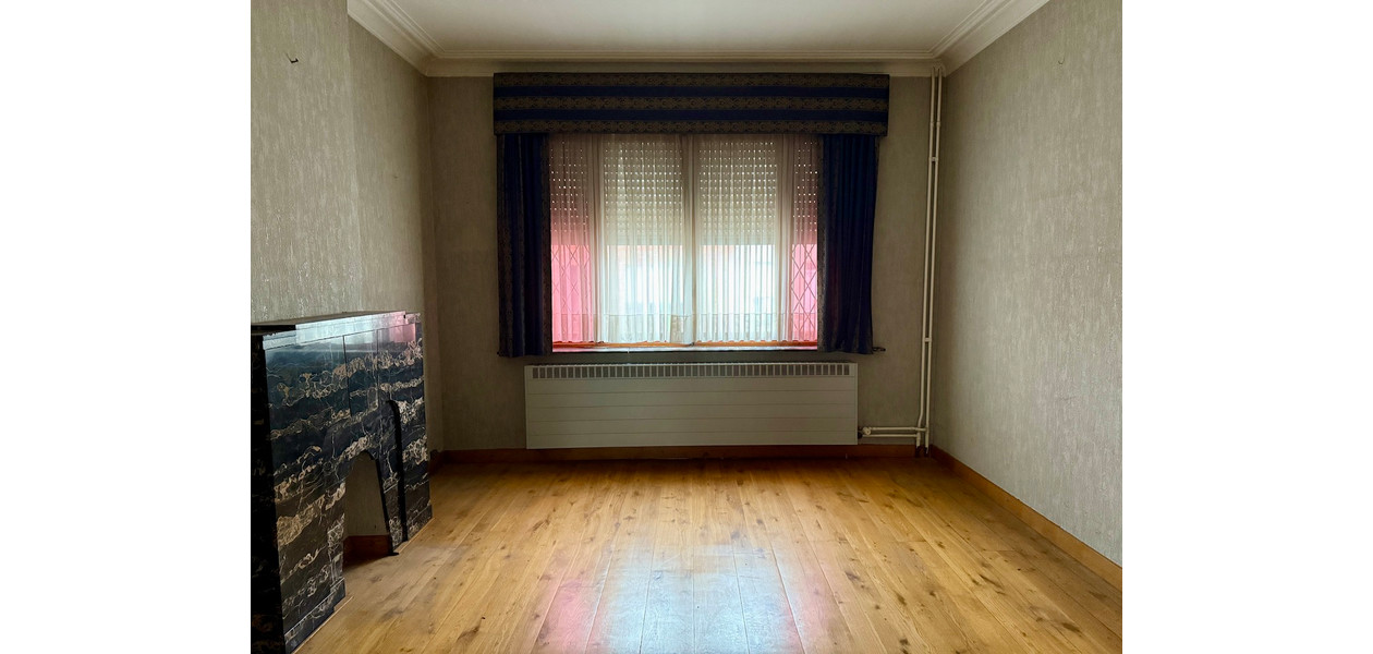 RUIME TE RENOVEREN GEZINSWONING MET TUIN