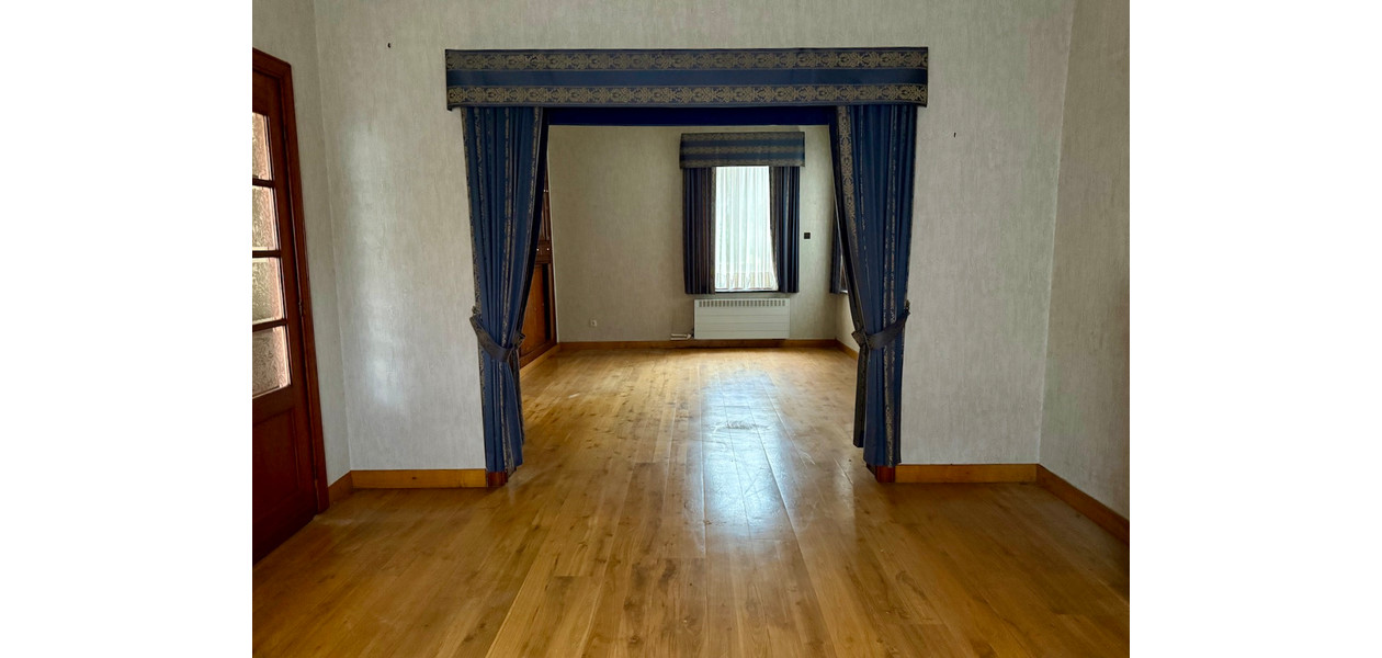 RUIME TE RENOVEREN GEZINSWONING MET TUIN