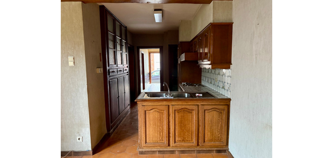 RUIME TE RENOVEREN GEZINSWONING MET TUIN