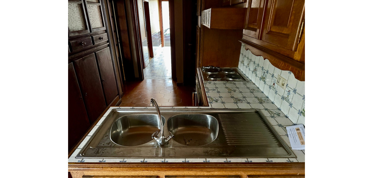 RUIME TE RENOVEREN GEZINSWONING MET TUIN