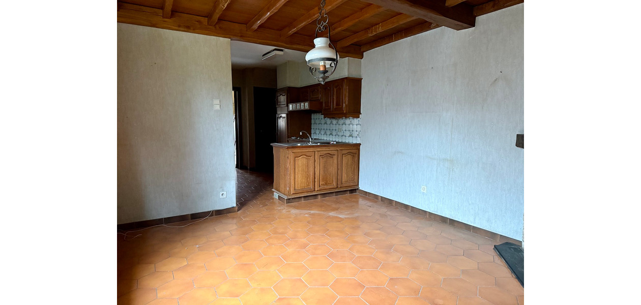 RUIME TE RENOVEREN GEZINSWONING MET TUIN