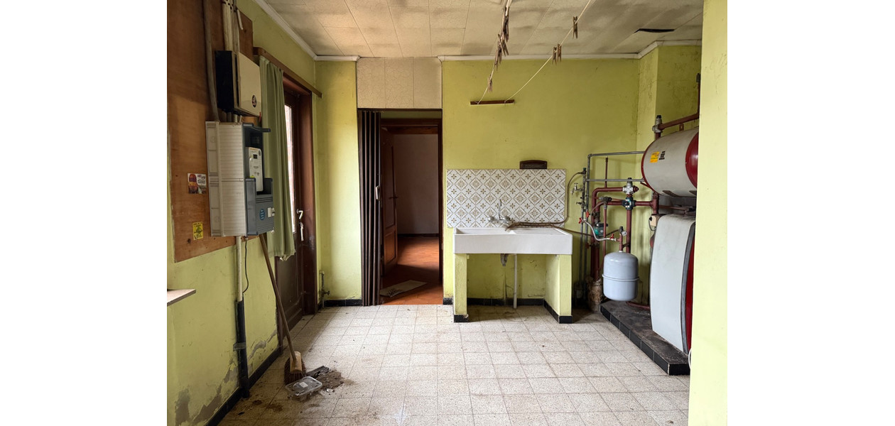 RUIME TE RENOVEREN GEZINSWONING MET TUIN