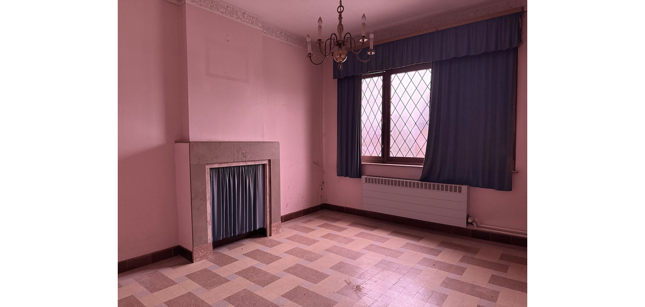 RUIME TE RENOVEREN GEZINSWONING MET TUIN