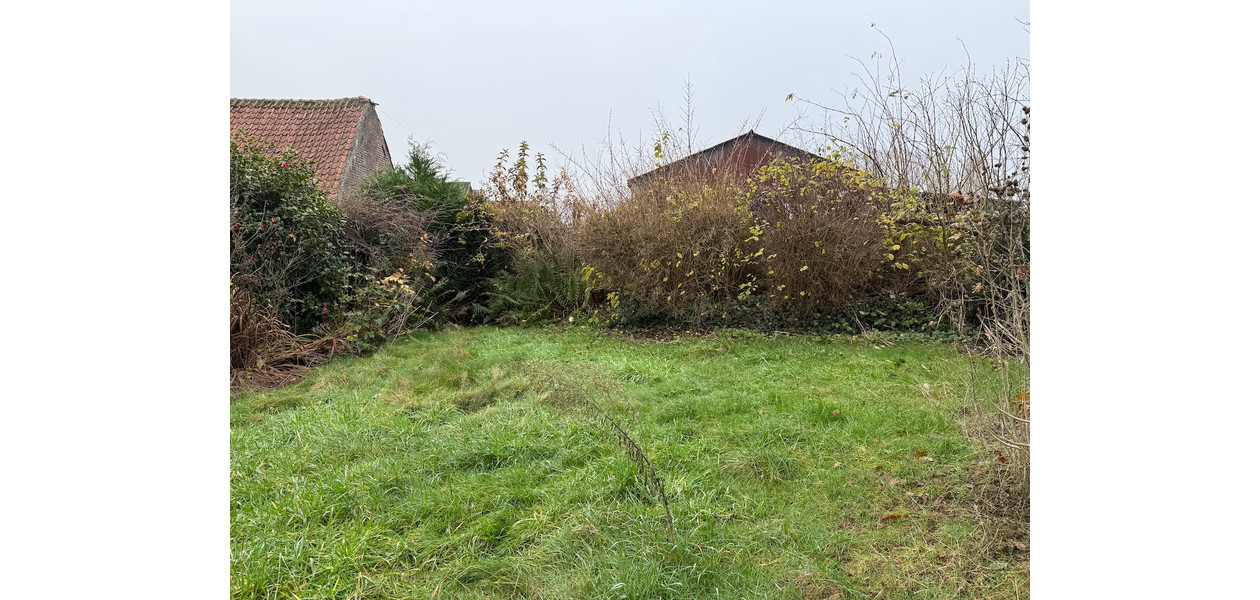 RUIME TE RENOVEREN GEZINSWONING MET TUIN