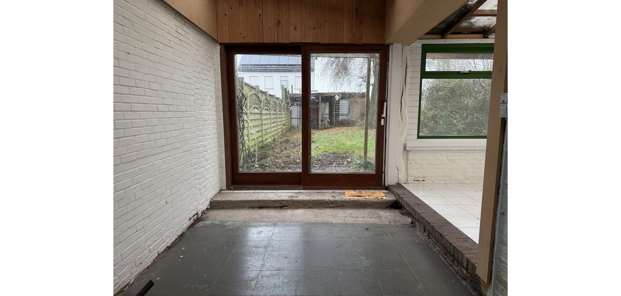 Uniek gelegen te renoveren karakterwoning,  4 slpkmrs en grote tuin