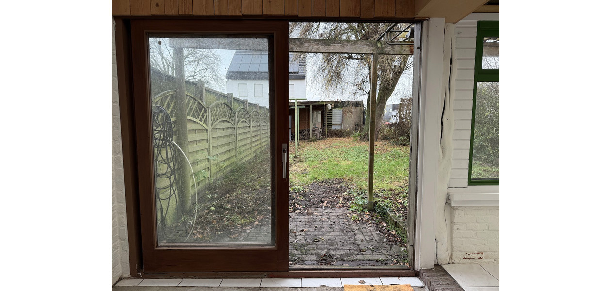 Uniek gelegen te renoveren karakterwoning,  4 slpkmrs en grote tuin