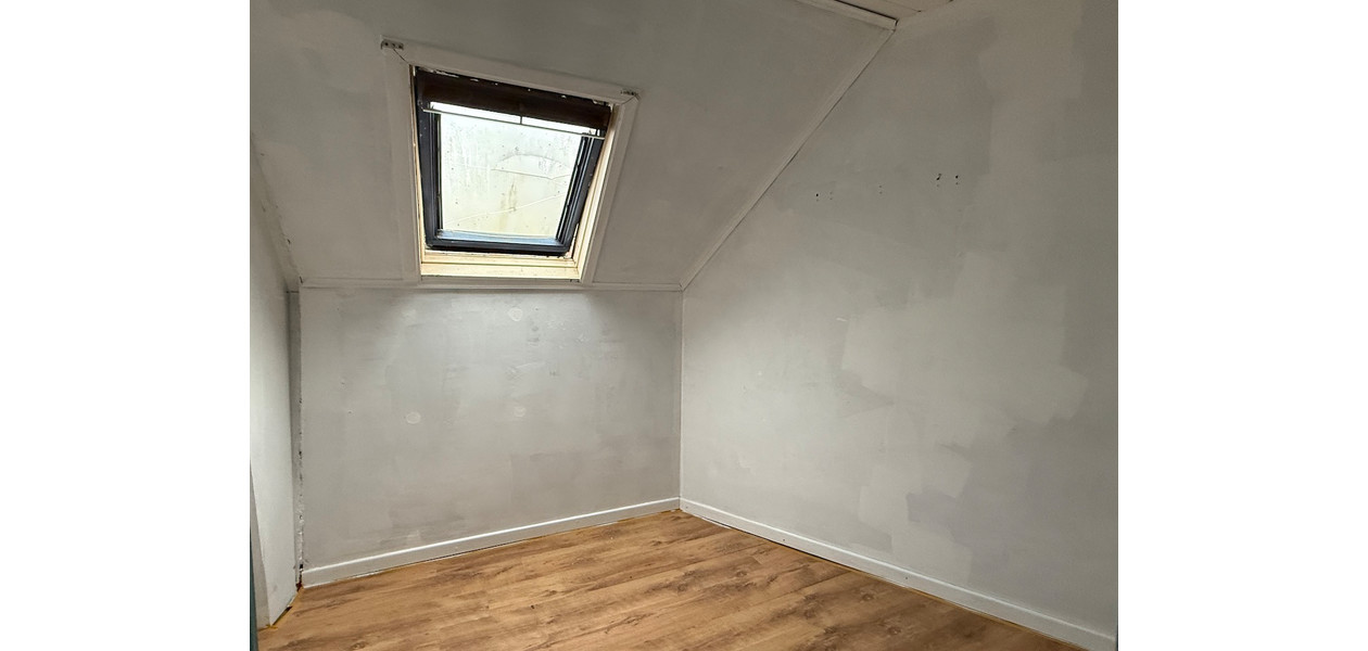 Uniek gelegen te renoveren karakterwoning,  4 slpkmrs en grote tuin